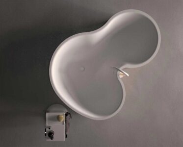 AGAPE DR, bathtub